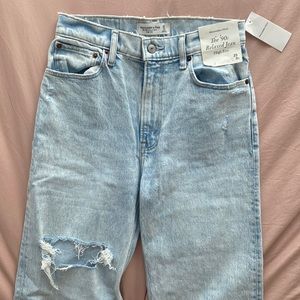 BNWT Abercrombie 90’s Relaxed Jeans